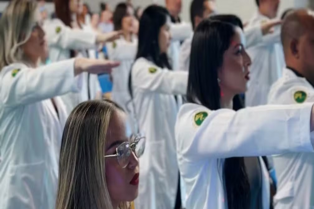 Como funciona a revalidação de diploma de Medicina no Brasil?